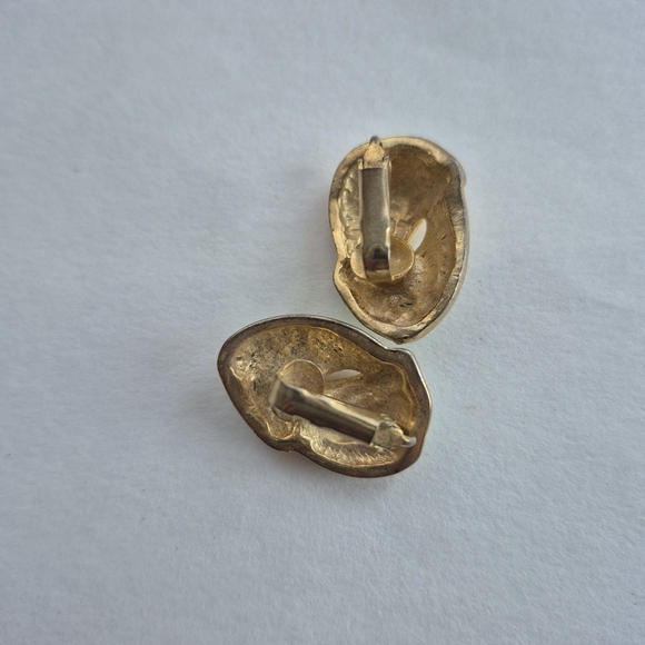 Gold and Green Clip On VintagenEarrings - Picture 3 of 5